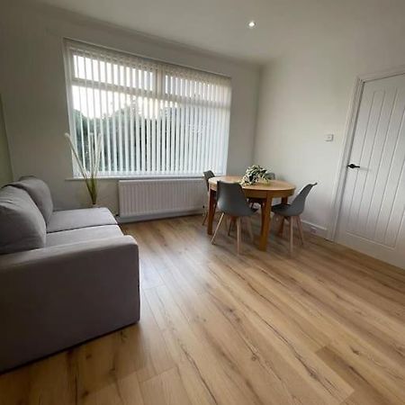 Whole House Modern Two Bedroom In Newcastle - Free Parking Exterior foto