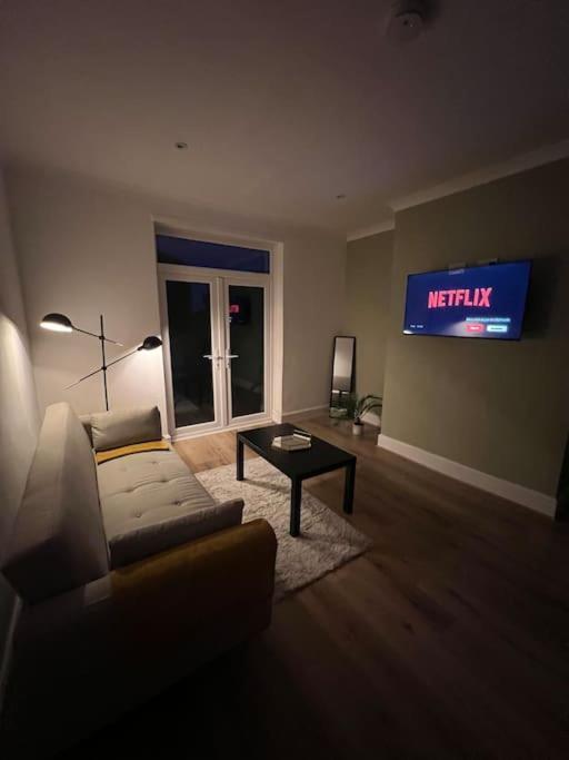 Whole House Modern Two Bedroom In Newcastle - Free Parking Exterior foto